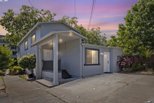 2649 San Pablo Ave, Berkeley CA: https://media.crmls.org/mediaz/4f9b27a8-1cb9-4a92-941b-61b1b0c0bc23.jpg