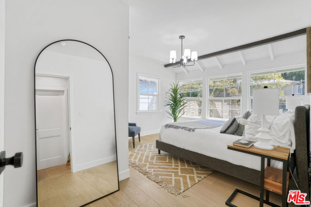 1831 Benedict Canyon Drive, Beverly Hills CA: https://media.crmls.org/mediaz/4f9b7ede-6bc6-472e-973c-485923694071.jpg