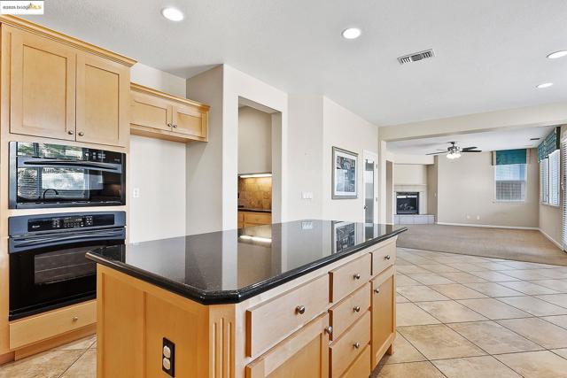 906 Natoma Ct, Discovery Bay CA: https://media.crmls.org/mediaz/4f9be85d-baf1-4fcc-9827-4edf99f61265.jpg