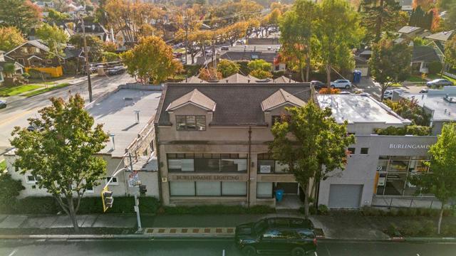 806 Edgehill Drive, Burlingame CA: https://media.crmls.org/mediaz/4f9c4445-6718-468d-8fdd-2094c7df3b78.jpg