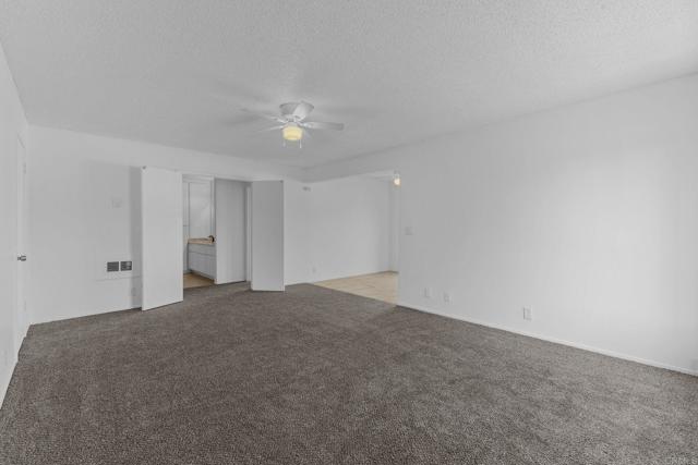 233 N Inez Street, Hemet CA: https://media.crmls.org/mediaz/4f9cb7aa-767e-4e63-b04b-96817a736ddb.jpg
