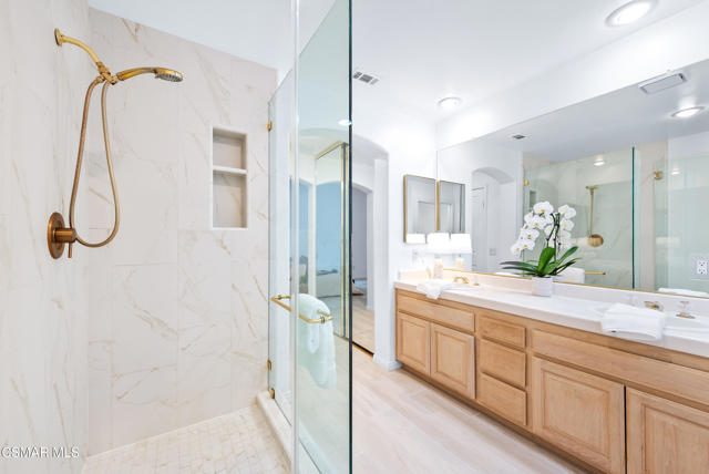 5748 Whispering Pines Circle, Westlake Village CA: https://media.crmls.org/mediaz/4f9cd413-2a8b-4a3b-a7cb-bd1f26694d6a.jpg