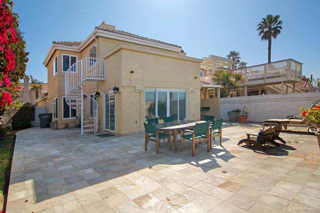 20 S Cays Ct, Coronado CA: https://media.crmls.org/mediaz/4f9d2b36-8e74-4a08-af3a-de4ae3657175.jpg