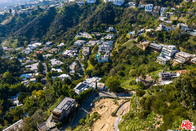 2004 Sunset Plaza Drive, Los Angeles CA: https://media.crmls.org/mediaz/4f9d4e33-d51d-44c8-b6e4-19d7cd5ea0fa.jpg