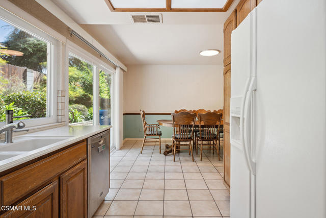 3034 Rollings Avenue, Thousand Oaks CA: https://media.crmls.org/mediaz/4f9da087-e201-4d6f-bb04-f5d44d5b57fd.jpg