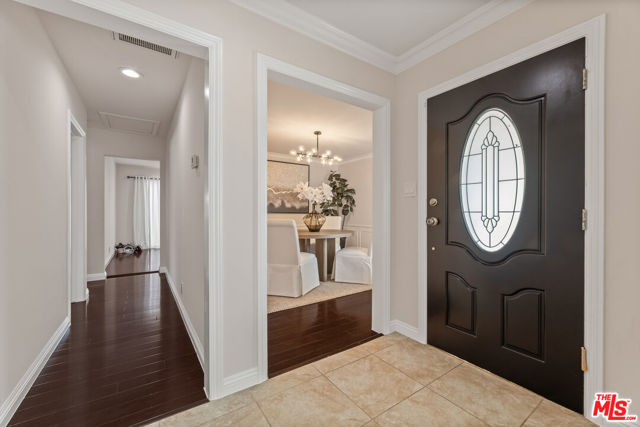 6130 Flores Avenue, Los Angeles CA: https://media.crmls.org/mediaz/4f9dba68-7722-49f4-8a61-80e8543a3f65.jpg