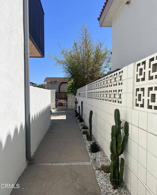 5135 w W Wooley Road, Oxnard CA: https://media.crmls.org/mediaz/4f9dcd5b-0734-49eb-b826-1fd8bd8d387e.jpg