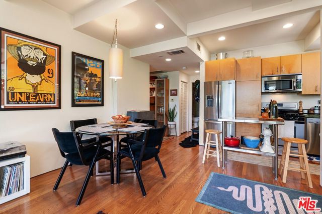 1325 Linda Rosa Avenue, Los Angeles CA: https://media.crmls.org/mediaz/4f9dfda3-2986-4623-9f4d-d411e04d4044.jpg
