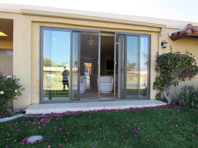 48440 Racquet Lane, Palm Desert CA: https://media.crmls.org/mediaz/4f9e710f-191d-434b-8dbf-a1ab45fd58e0.jpg