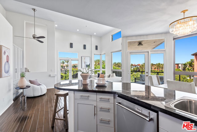 13044 Pacific, Playa Vista CA: https://media.crmls.org/mediaz/4f9f383c-5536-4919-a9d9-446840801c49.jpg