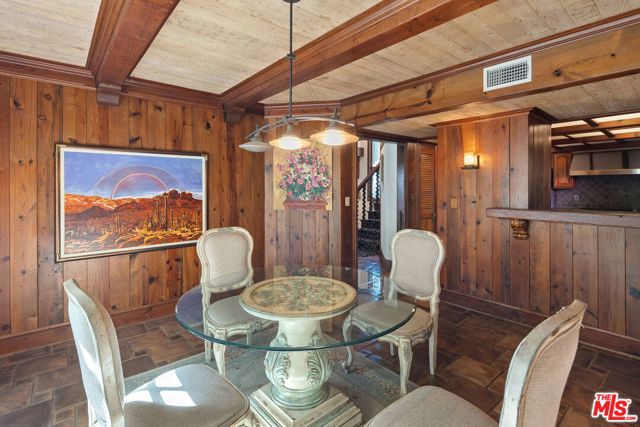 1610 N Beverly Drive, Beverly Hills CA: https://media.crmls.org/mediaz/4f9f9710-fc21-4de3-9b47-16ad840da7c2.jpg