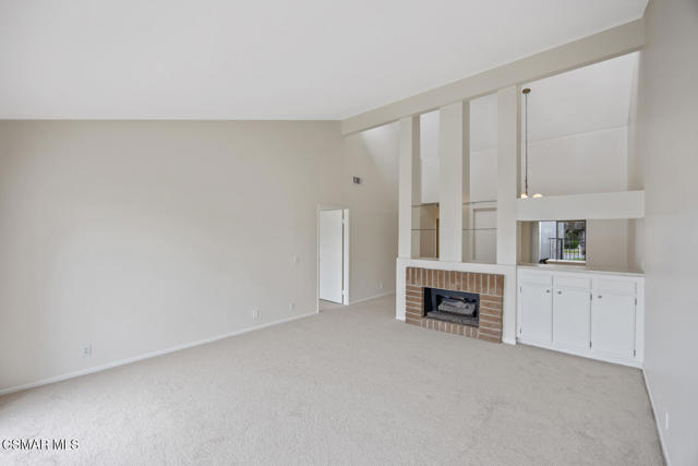 4535 Falkirk Bay, Oxnard CA: https://media.crmls.org/mediaz/4f9fdb13-e9ef-43b5-87ba-4fa14d144f67.jpg