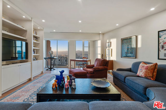 10580 Wilshire Boulevard, Los Angeles CA: https://media.crmls.org/mediaz/4fa0282a-008f-4d61-b927-68942d515306.jpg