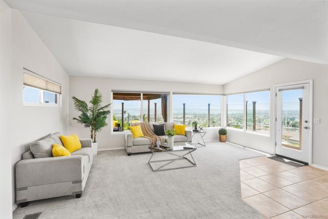 3539 Mount Laurence Dr, San Diego CA: https://media.crmls.org/mediaz/4fa08ed9-cda0-477b-900b-d2a754a17649.jpg