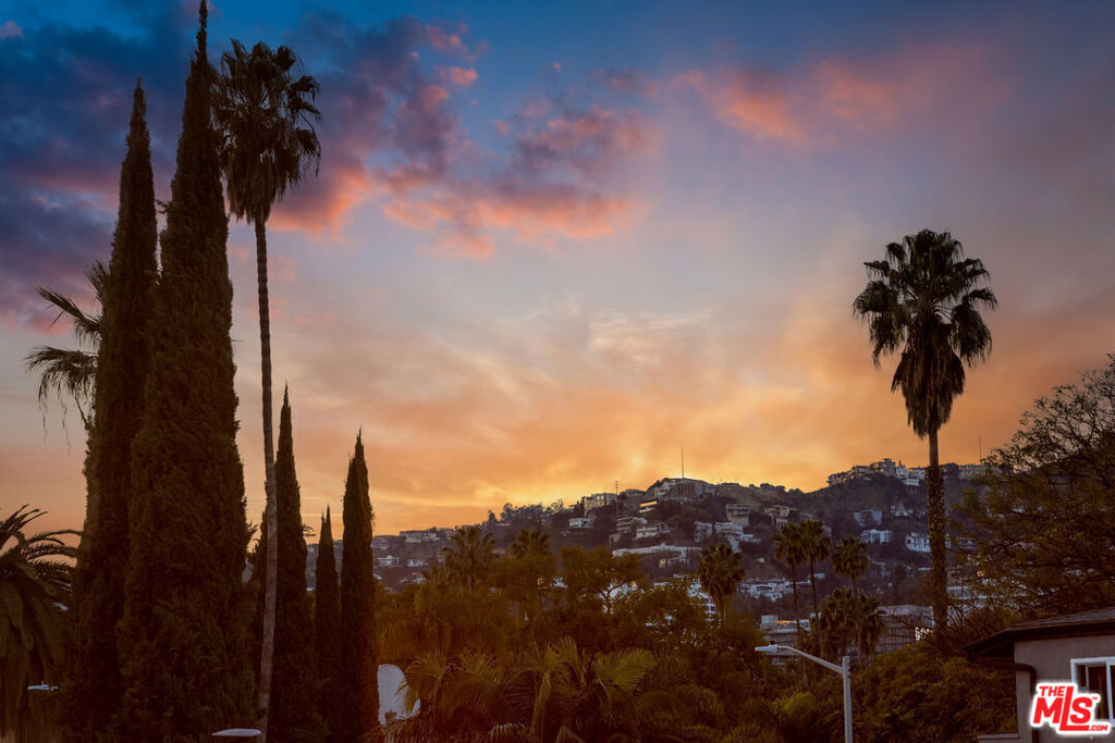 https://media.crmls.org/mediaz/4fa0dbbb-d5d9-434d-8ba9-590735b361dc.jpg?preset=X-Large