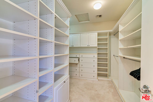 1008 Harbor Crossing Lane, Marina del Rey CA: https://media.crmls.org/mediaz/4fa103a7-cc57-49cd-80d4-042ebe41c6af.jpg