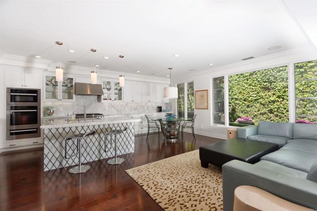 7127 Fay Avenue, La Jolla CA: https://media.crmls.org/mediaz/4fa10e4b-9d55-4478-b67f-33e7a7d4a045.jpg