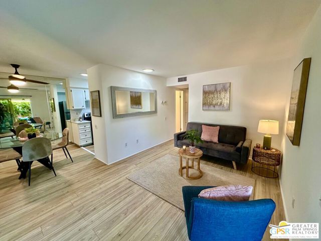 1533 N Sunflower Court, Palm Springs CA: https://media.crmls.org/mediaz/4fa1d533-b12a-456d-aeec-e24e4af9feeb.jpg