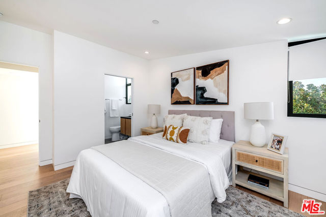 1620 Electric Avenue, Venice CA: https://media.crmls.org/mediaz/4fa23ccd-042b-436e-858c-013b96fa2c9a.jpg