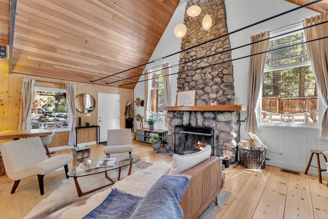 26299 Tahquitz Drive, Idyllwild CA: https://media.crmls.org/mediaz/4fa2b3b3-e14b-402c-83a8-be49c01916ce.jpg
