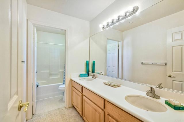 Detail Gallery Image 32 of 44 For 1752 Russet Leaf Ct, El Cajon,  CA 92019 - 5 Beds | 3 Baths