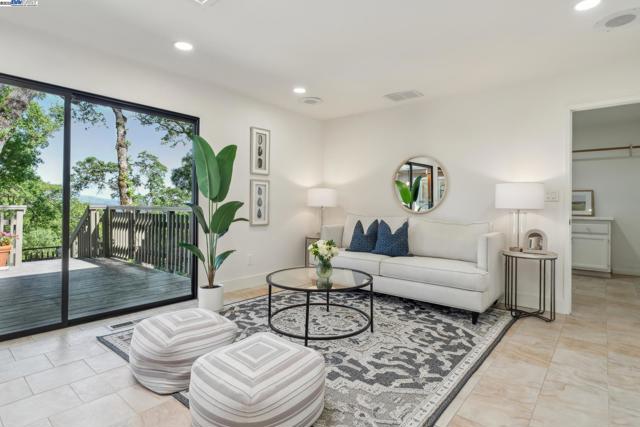 361 Castle Crest Rd, Alamo CA: https://media.crmls.org/mediaz/4fa38821-3da9-4503-a48f-5c97e629418b.jpg