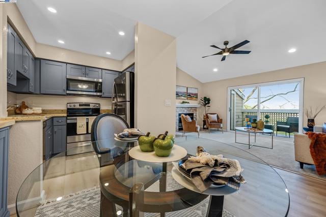 254 Eastridge Dr, San Ramon CA: https://media.crmls.org/mediaz/4fa44229-3217-426f-8652-6645b39cf259.jpg