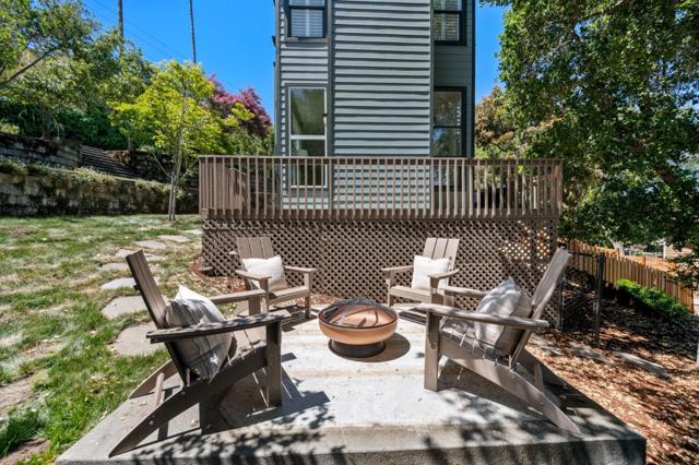 3554 Oak Knoll Drive, Redwood City CA: https://media.crmls.org/mediaz/4fa44eeb-a5ce-4be1-90a4-9ac9daacedb5.jpg