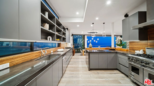 26814 Malibu Cove Colony Drive, Malibu CA: https://media.crmls.org/mediaz/4fa48465-cd05-4cab-aa93-e1fc8f6586f1.jpg