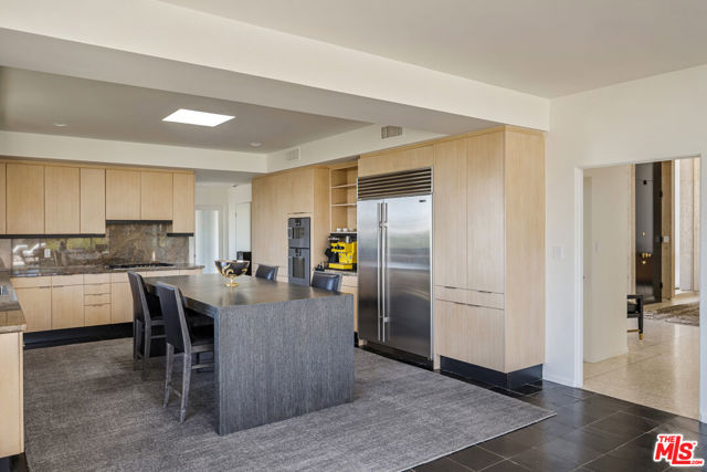 340 Trousdale Place, Beverly Hills CA: https://media.crmls.org/mediaz/4fa4850d-2ce5-44b7-8c5f-d12962779fb1.jpg