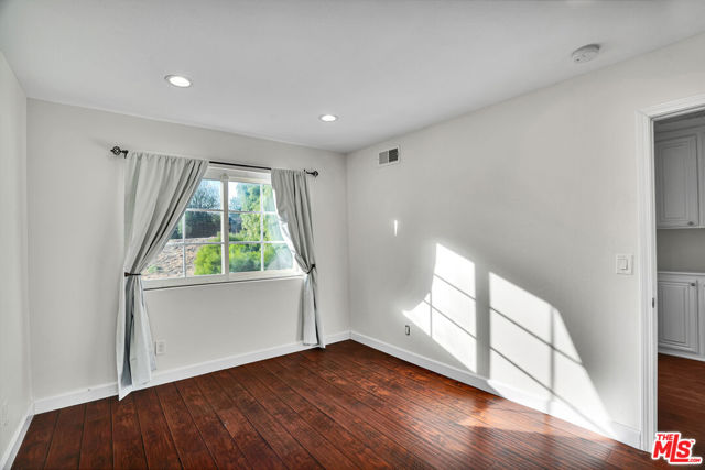 11158 Newcastle Avenue, Granada Hills CA: https://media.crmls.org/mediaz/4fa4ddcd-6346-49dd-a364-c6adb4fd2e2b.jpg