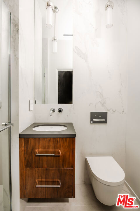 1302 Sweetzer Avenue, West Hollywood CA: https://media.crmls.org/mediaz/4fa581cc-4210-4c8f-9bba-38406c08426d.jpg