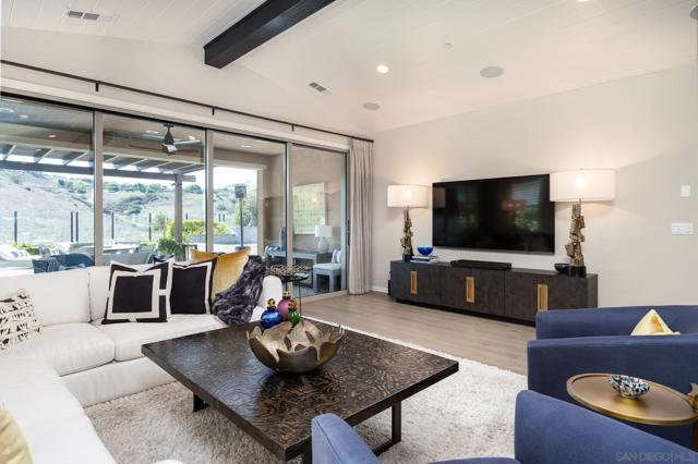8112 Auberge Cir, San Diego CA: https://media.crmls.org/mediaz/4fa5ac80-465b-4a6f-b203-41371058811c.jpg