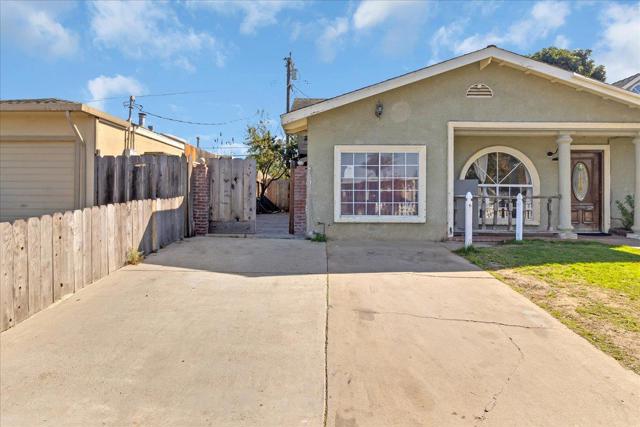 1238 Granada Avenue, Salinas CA: https://media.crmls.org/mediaz/4fa647c0-e525-4fdb-bc5f-9c6fa549060c.jpg