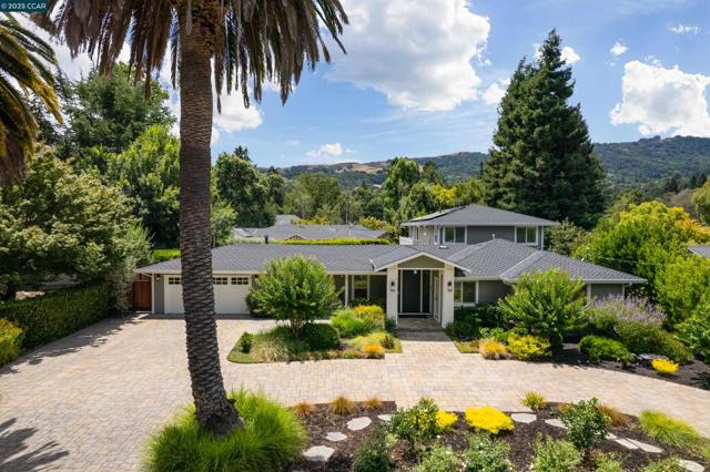 125 El Dorado Ave, Danville CA: https://media.crmls.org/mediaz/4fa72ff1-a860-47bc-b8c8-881fa5d33e7a.jpg
