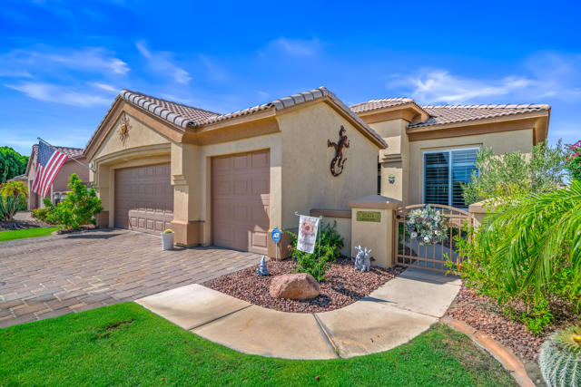 80474 Muirfield Drive, Indio CA: https://media.crmls.org/mediaz/4fa75e94-8aa0-4667-8bc4-d83d9b8c5244.jpg