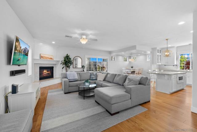 523 9th St, Imperial Beach CA: https://media.crmls.org/mediaz/4fa7ba3e-13d2-4f50-a2fb-156fe257658b.jpg
