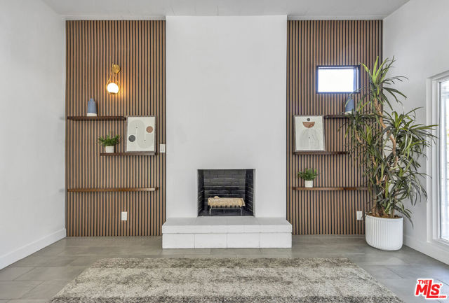 547 N Farrell Drive, Palm Springs CA: https://media.crmls.org/mediaz/4fa7d5c3-16c2-4db7-bb2b-5e81b2d0c1f3.jpg