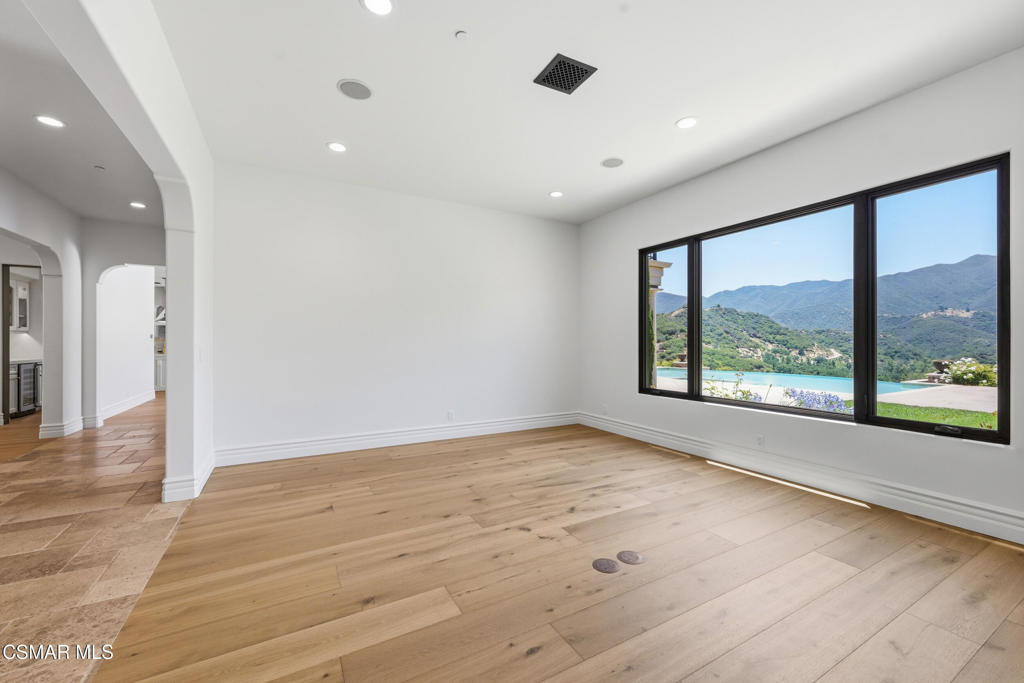 MLS #226002891 image #5