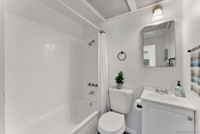 3631 Wagner Pl, San Diego CA: https://media.crmls.org/mediaz/4fa8c853-5c0c-414e-887f-c94d740c275b.jpg