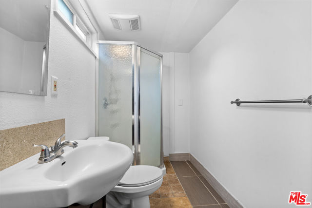 3941 2nd Avenue, Los Angeles CA: https://media.crmls.org/mediaz/4fa9c81d-db47-480e-b563-d4f7614976b9.jpg