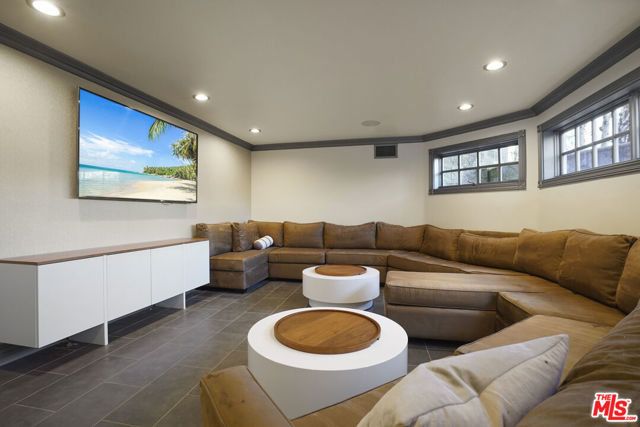 22510 La Quilla Drive, Chatsworth CA: https://media.crmls.org/mediaz/4fa9f0e8-64da-49b9-8937-b8556e6018c6.jpg