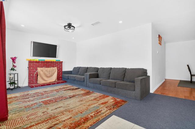 4300 Berk Ave, Richmond CA: https://media.crmls.org/mediaz/4faa1813-84f2-4eee-a236-415ab72da4db.jpg