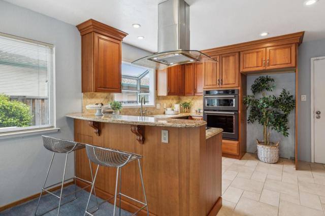 858 Chrysopolis Drive, Foster City CA: https://media.crmls.org/mediaz/4faa596e-b1df-4332-8db2-5bbdb39b8b0b.jpg