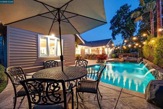 10 Woodside Dr, Danville CA: https://media.crmls.org/mediaz/4faaf951-a138-4ede-a8c3-1abbff81be83.jpg