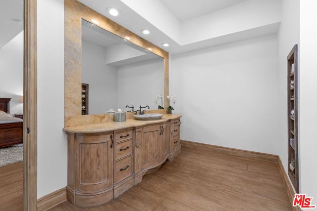 605 North Hillcrest Road photo 18