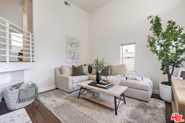 1630 E Palm Avenue, El Segundo CA: https://media.crmls.org/mediaz/4facdd6b-ce63-48f4-9dd2-e2f861569e70.jpg