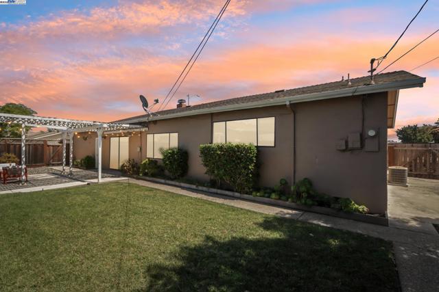5349 Valpey Park Ave, Fremont CA: https://media.crmls.org/mediaz/4fad10fe-ba86-4145-9cd9-b885b2428d74.jpg