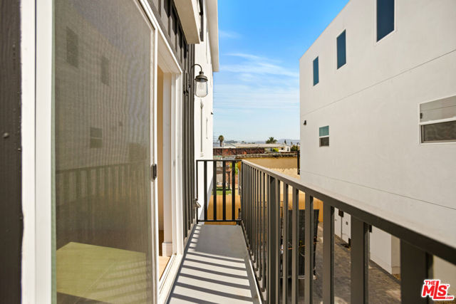 1619 2nd Avenue, Los Angeles CA: https://media.crmls.org/mediaz/4fad338d-2739-490d-98e4-d386b2b9777e.jpg
