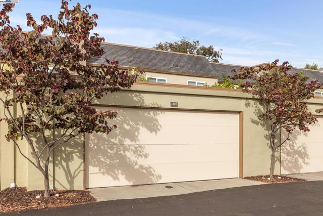 3109 La Campania, Alameda CA: https://media.crmls.org/mediaz/4fad5ab1-c3d2-4784-a821-e064faee0e7e.jpg